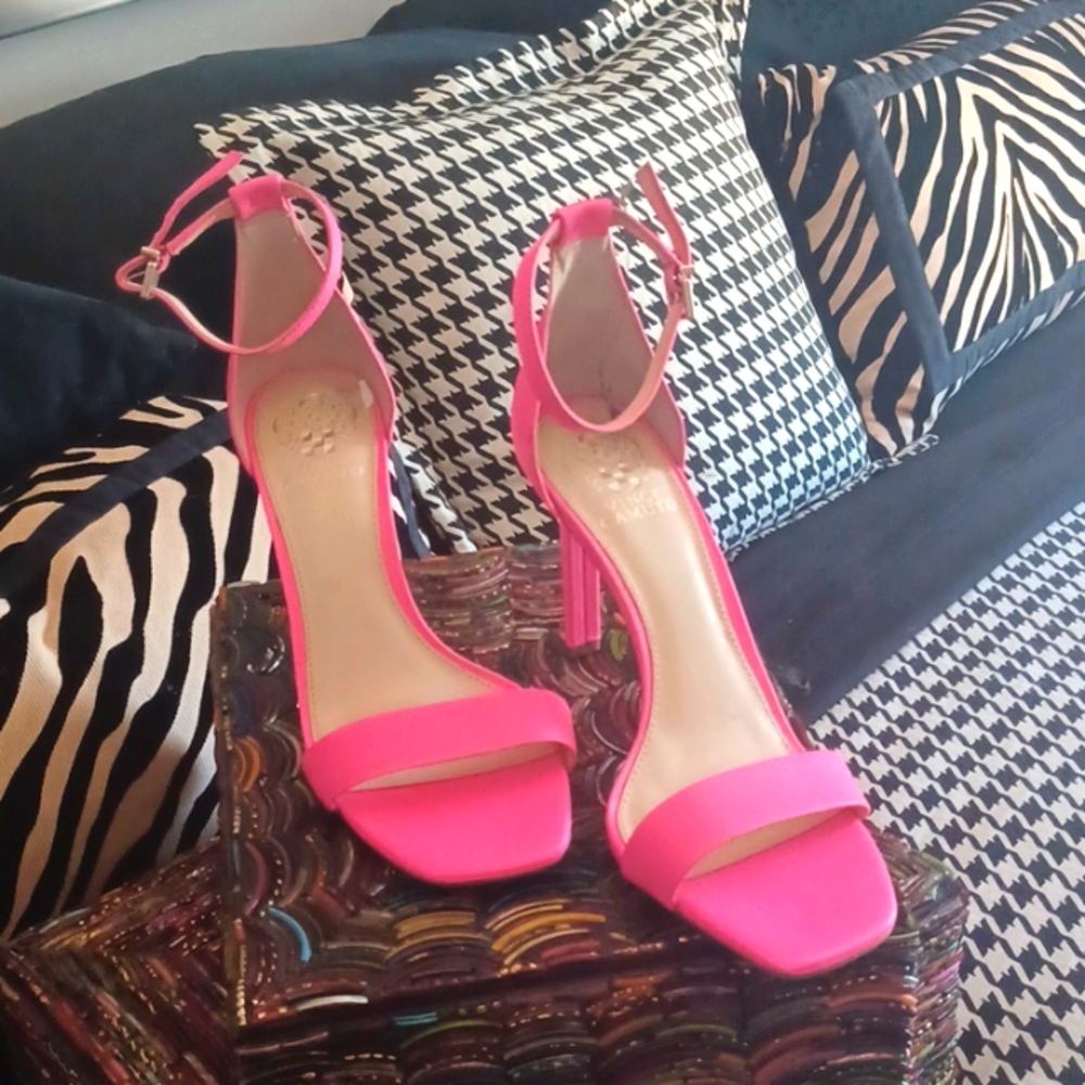 NEW Hot pink Vince Camuto sz. 9.5